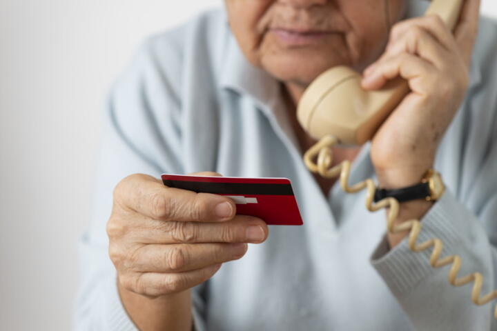 Chargeback vs Refund: What's the Difference